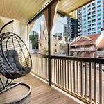 Stunning Terraced Apartment Near The Sydney Opera House