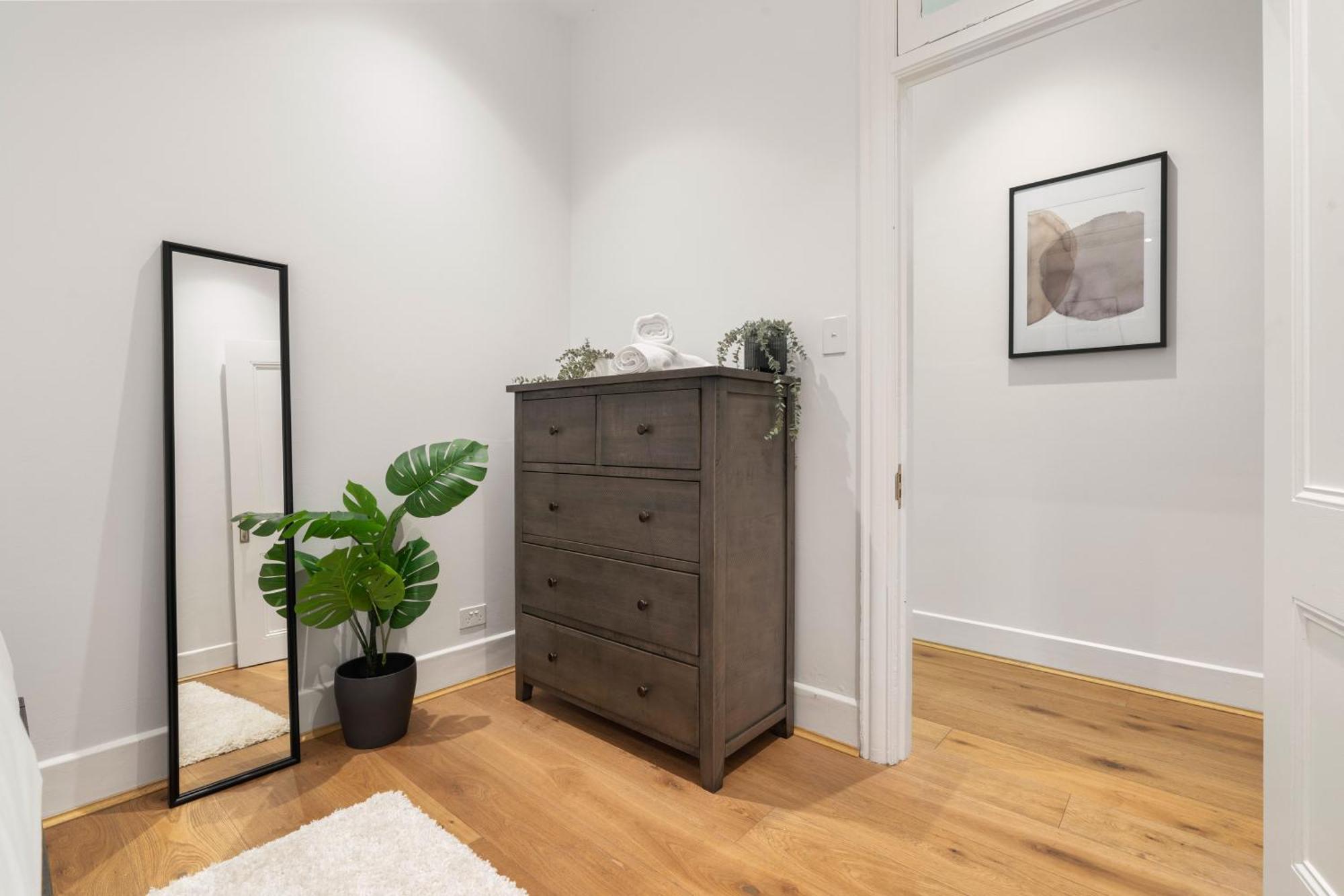 Stunning Terraced Near The Opera House *